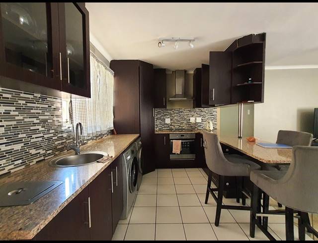 2 BEDROOM SIMPLEX FOR SALE IN COUNTRY VIEW